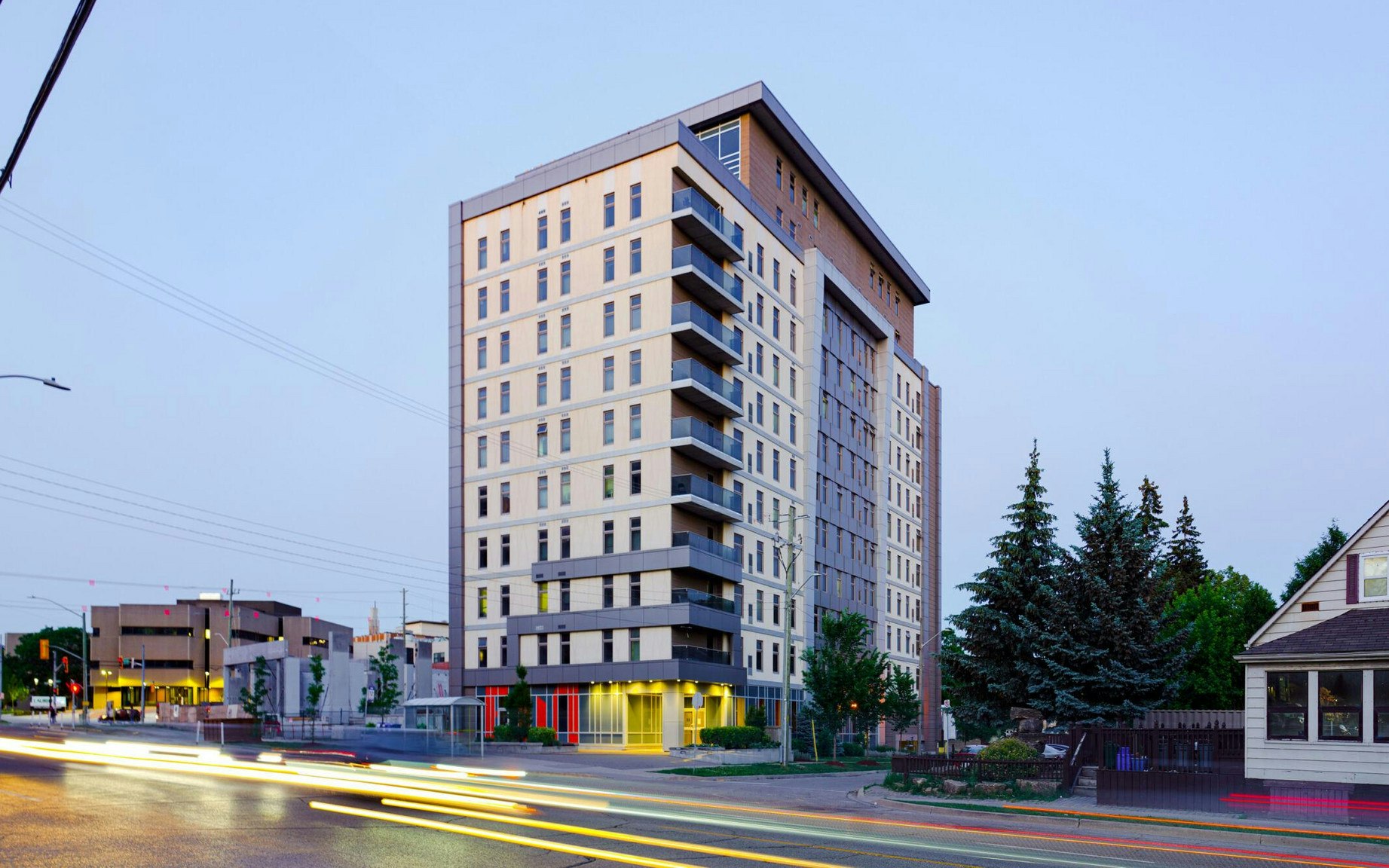 1006R2-208 Sunview Street, Waterloo, ON, N2L 3V6