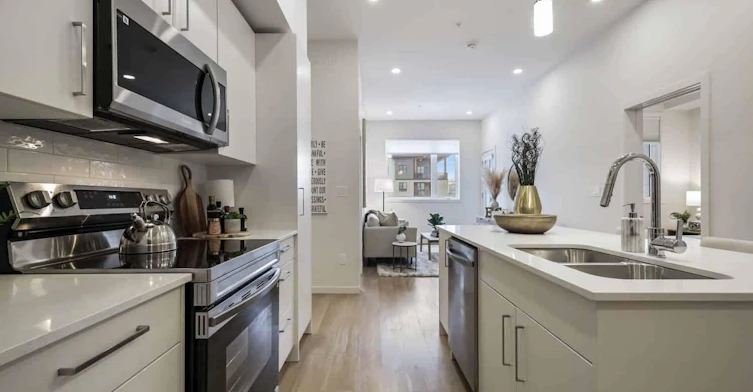 8231 19 Avenue SW, Calgary, AB, T3H 6L6 - 4