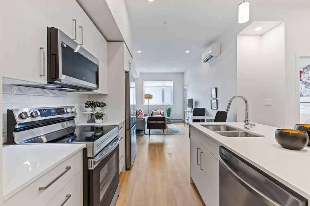 8231 19 Avenue SW, Calgary, AB, T3H 6L6 - 2