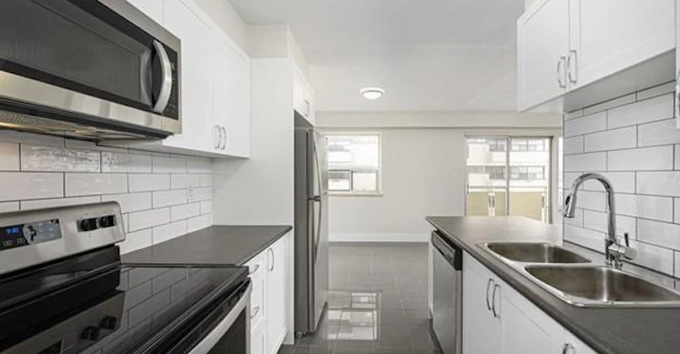 0402-110 Park Road North, Oshawa, ON, L1J 4L3 - 2