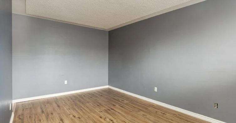 004-10955 106 Street, Edmonton, AB, T5H 2Y3 - 10