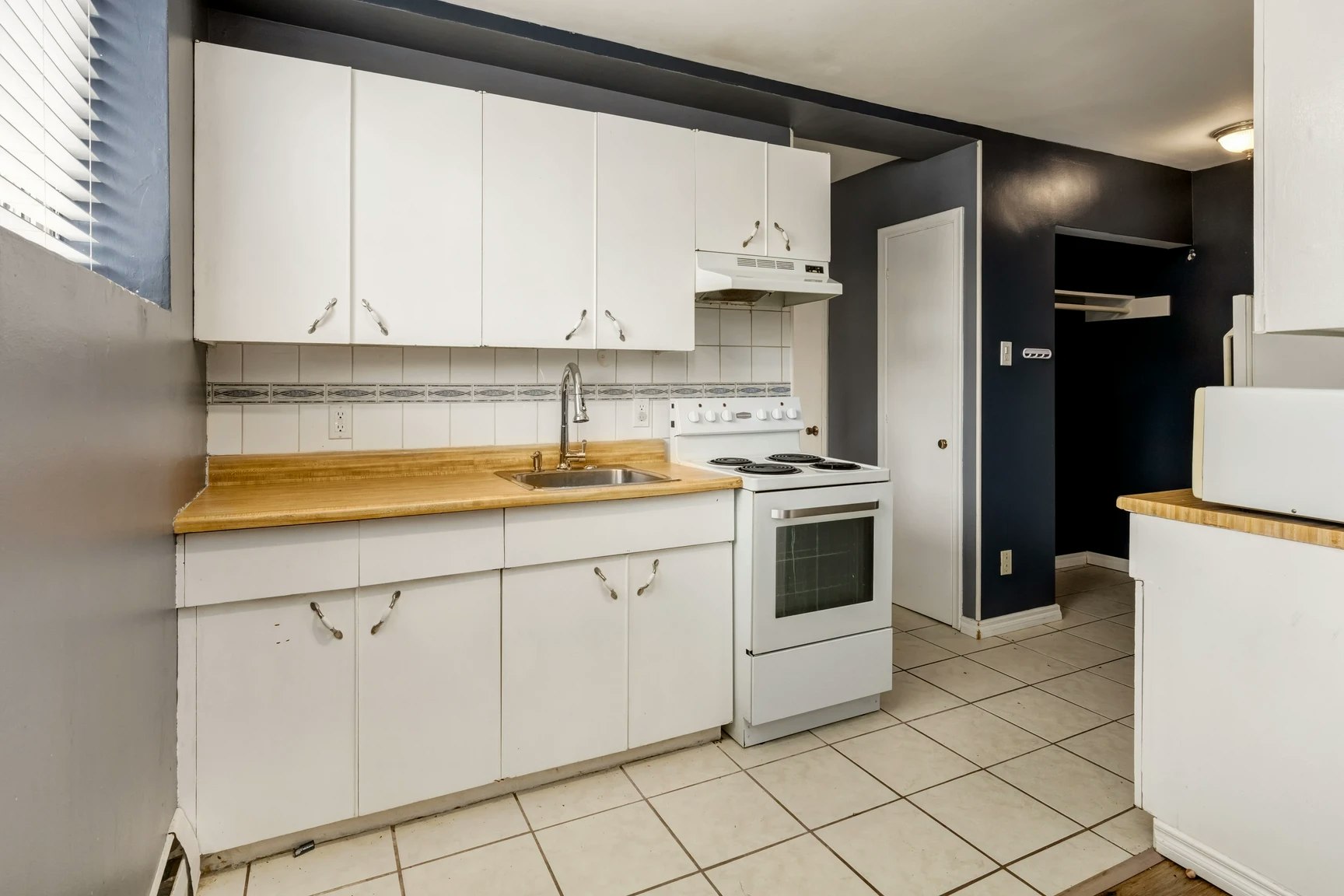 004-10955 106 Street, Edmonton, AB, T5H 2Y3 - 4