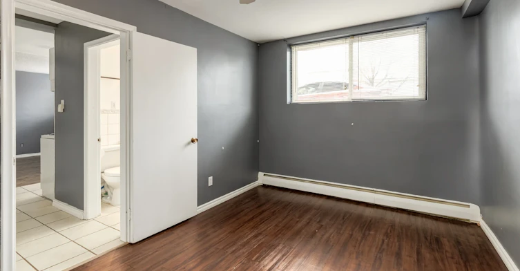 004-10955 106 Street, Edmonton, AB, T5H 2Y3 - 9
