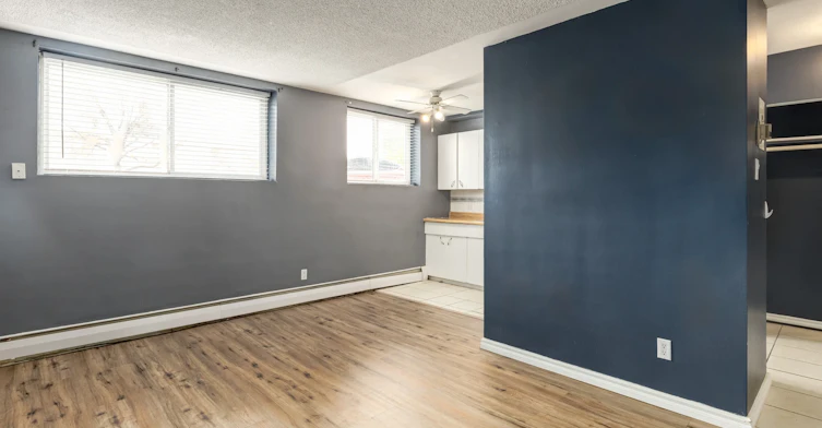 004-10955 106 Street, Edmonton, AB, T5H 2Y3 - 2