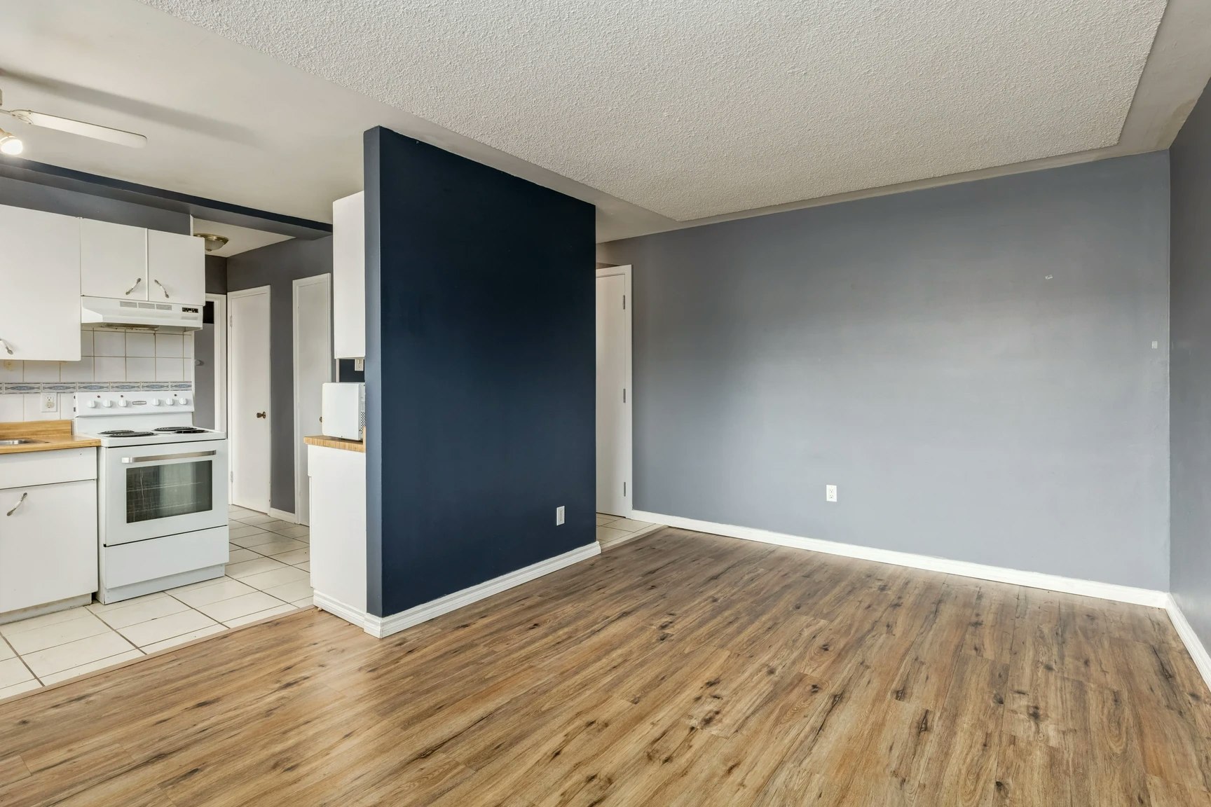 004-10955 106 Street, Edmonton, AB, T5H 2Y3