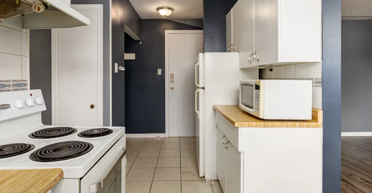 202-10955 106 Street, Edmonton, AB, T5H 2Y3 - 5