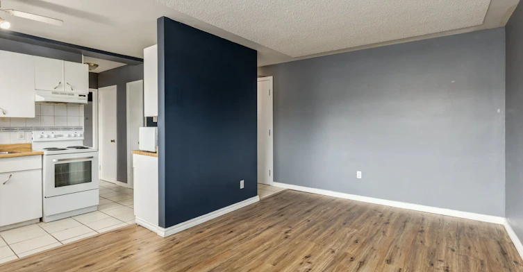 202-10955 106 Street, Edmonton, AB, T5H 2Y3