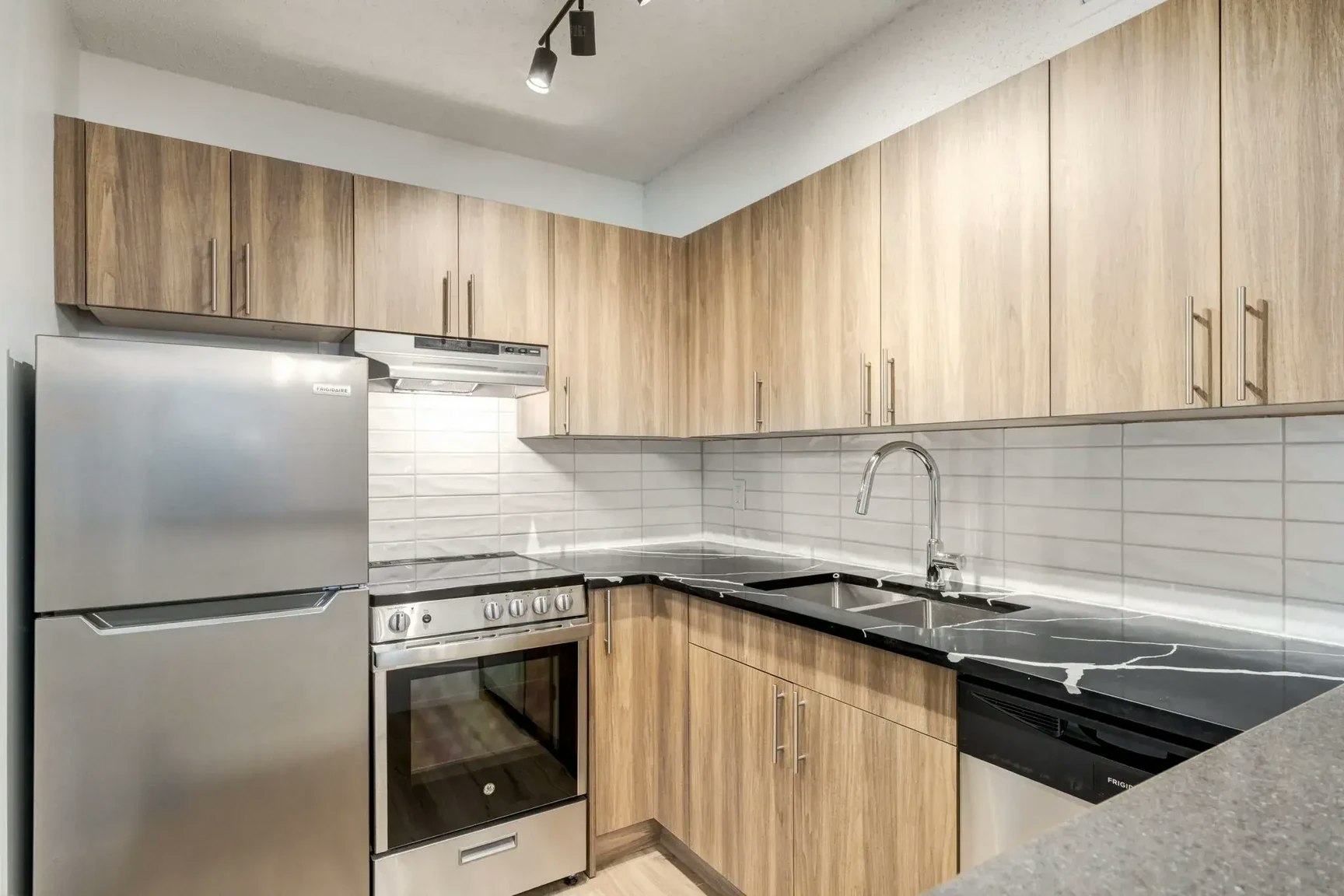 205-2404 16a Street SW, Calgary, AB, T2T 4K5 - 31
