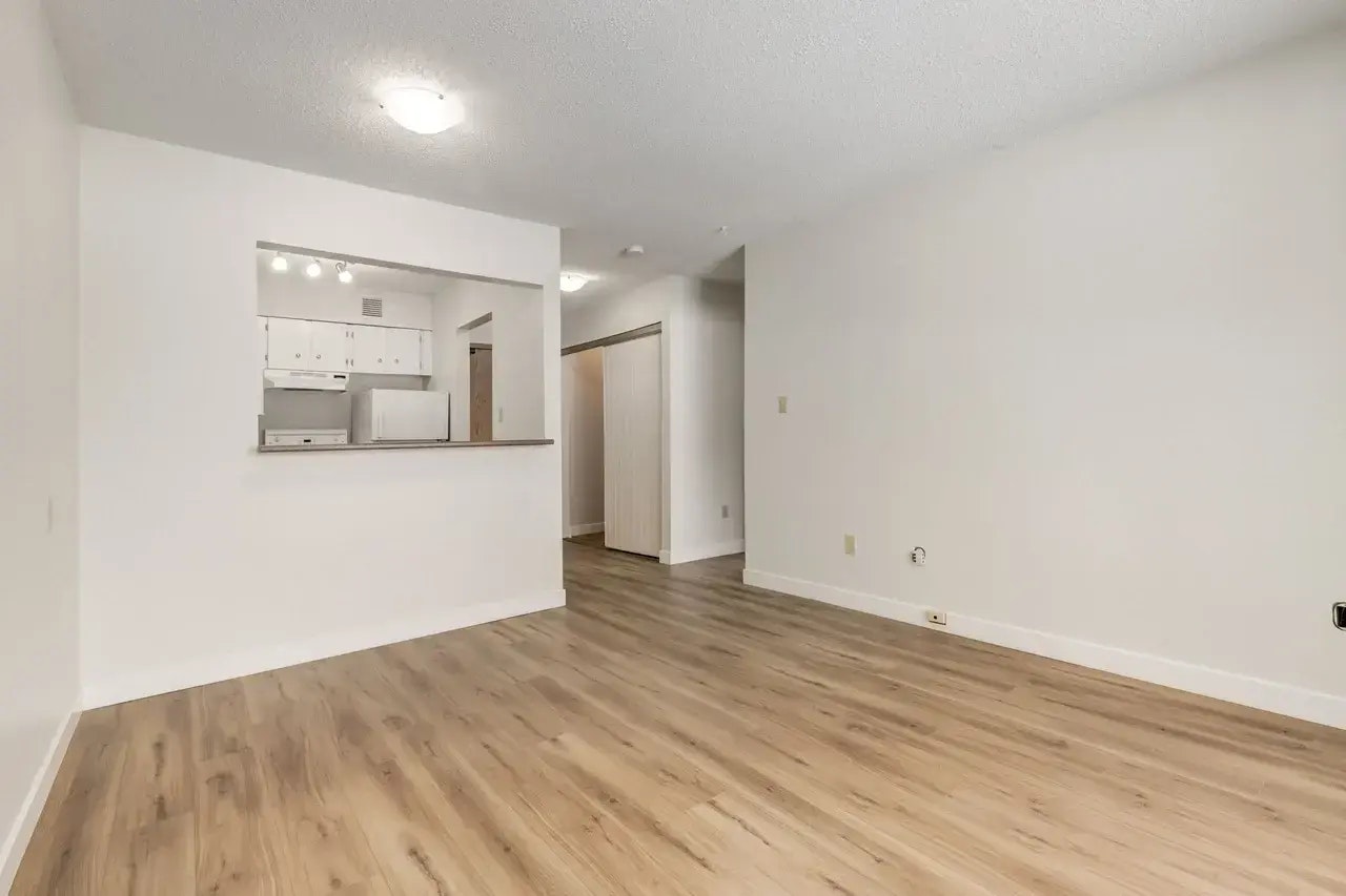 302-2404 16a Street SW, Calgary, AB, T2T 4K5 - 2