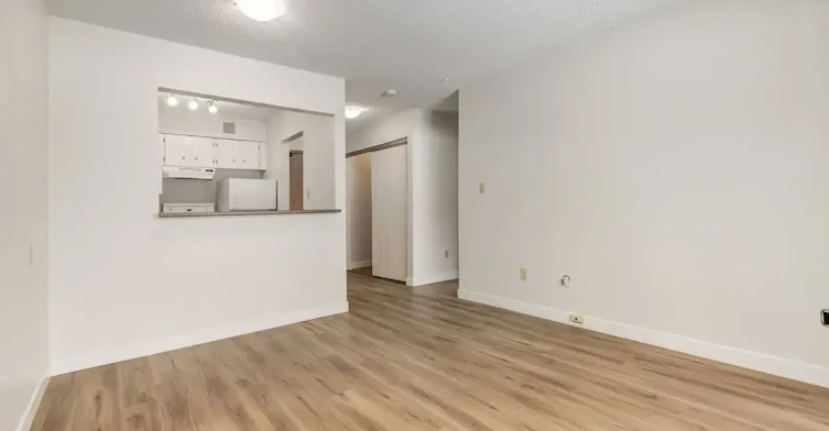 302-2404 16a Street SW, Calgary, AB, T2T 4K5 - 2