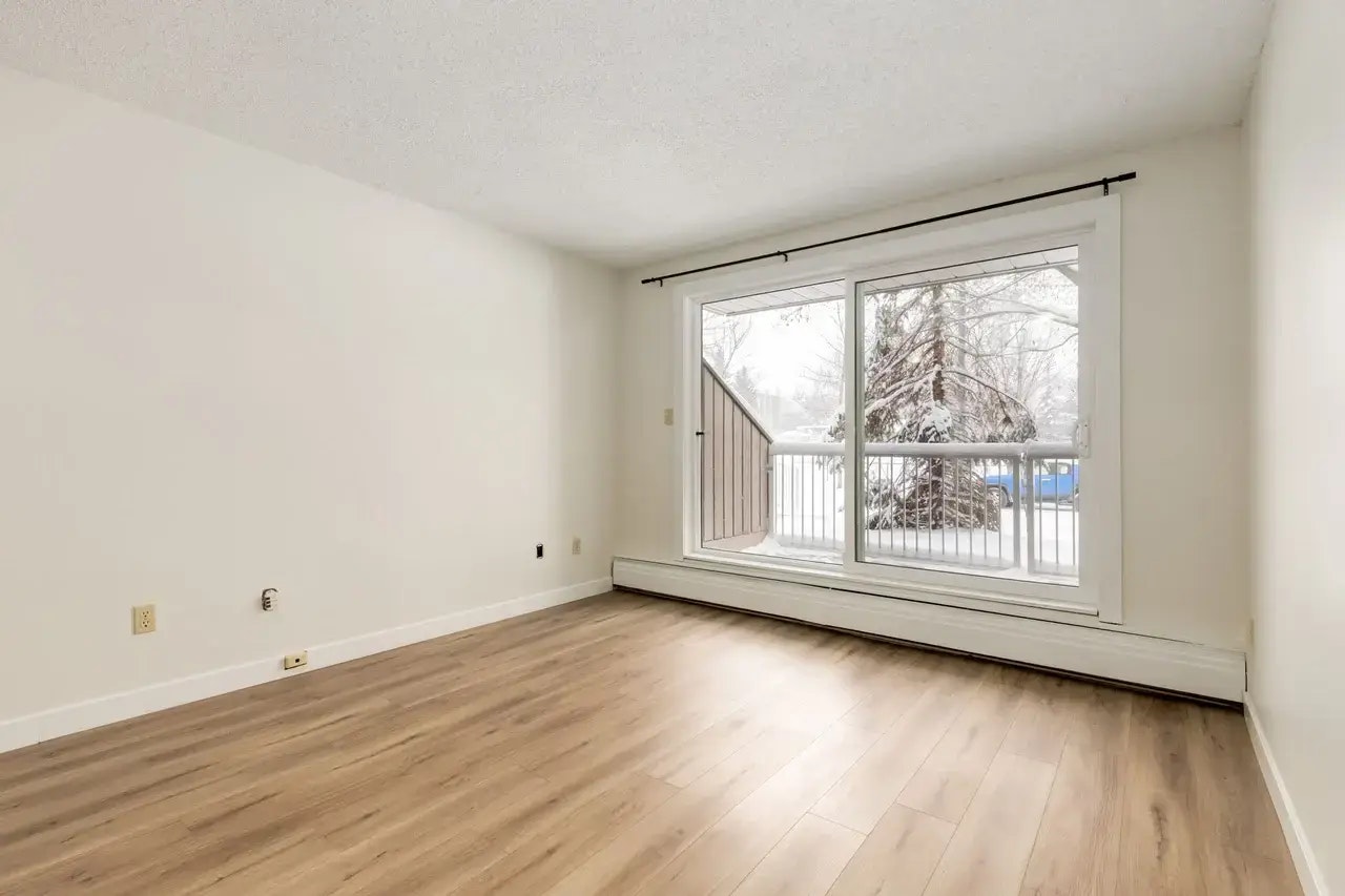 302-2404 16a Street SW, Calgary, AB, T2T 4K5 - 4