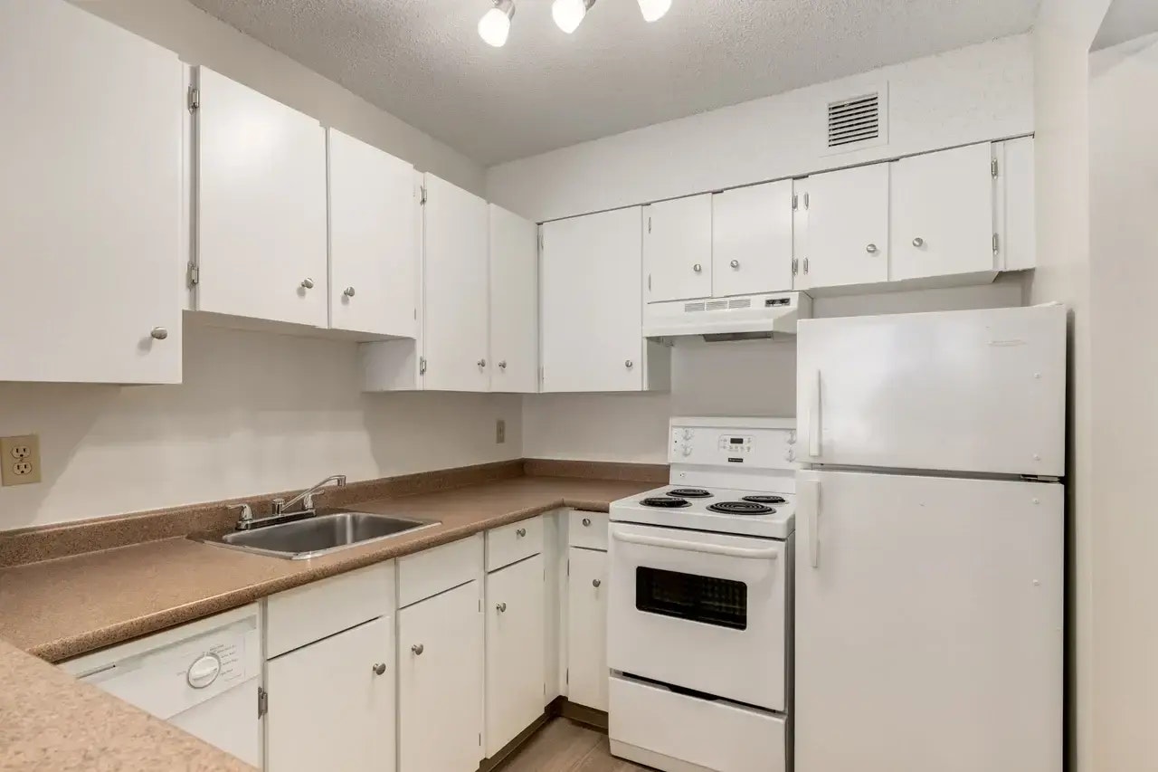 302-2404 16a Street SW, Calgary, AB, T2T 4K5 - 3