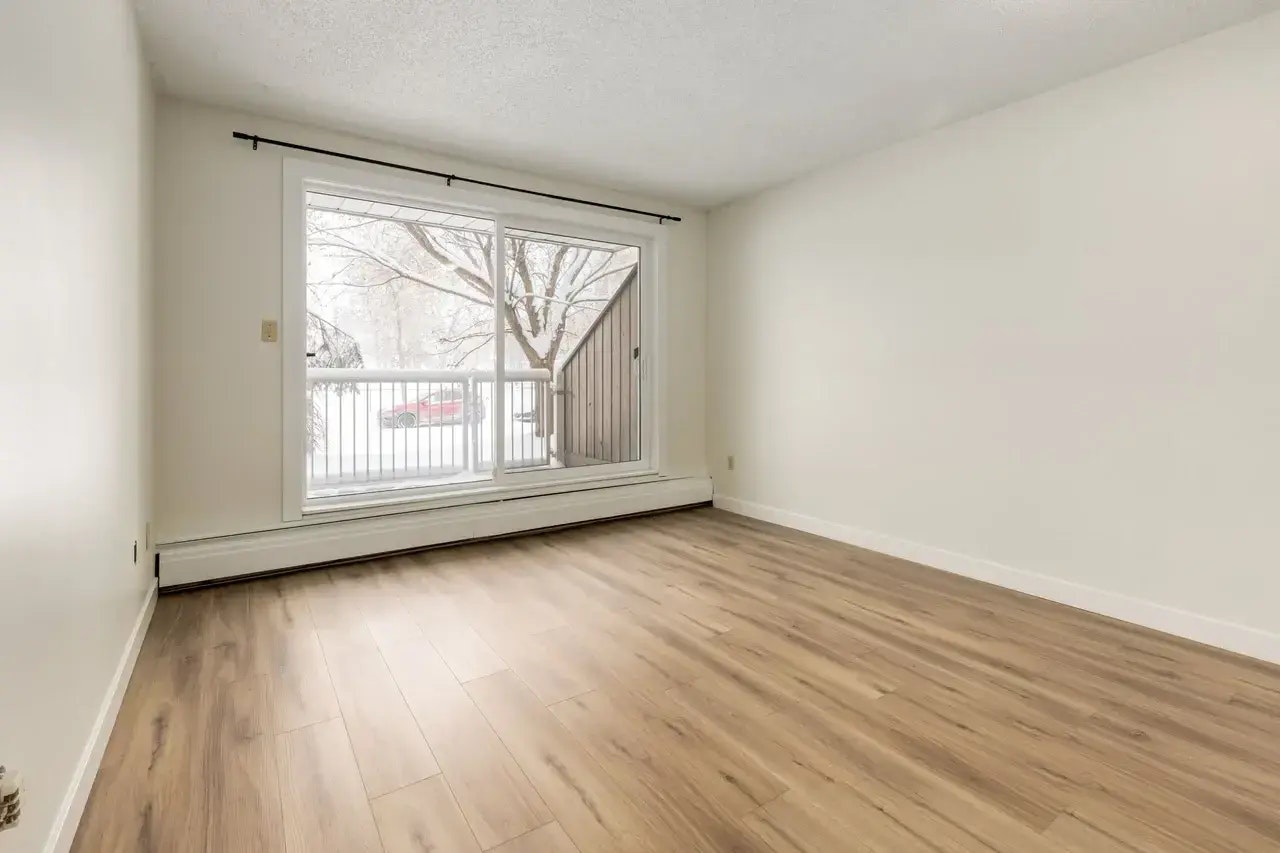 302-2404 16a Street SW, Calgary, AB, T2T 4K5