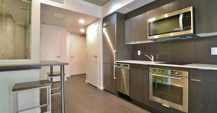 Model 07, 09, 10, 12-105 Champagne Avenue S, Ottawa, ON, K1S 4P3