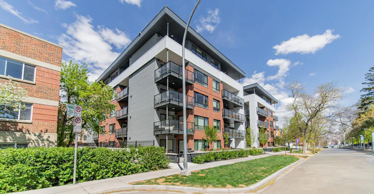 308-320 19th Avenue SW, Calgary, AB, T2S 0C9 - 2