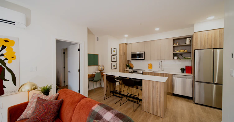 308-320 19th Avenue SW, Calgary, AB, T2S 0C9 - 5