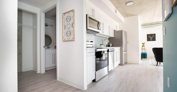 B1-290 Colony Street, Winnipeg, MB, R3C 1B5 - 9