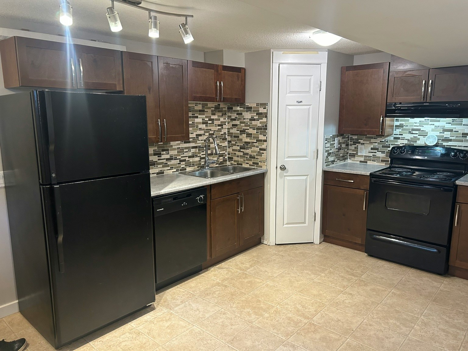 8507 138 Avenue Nw, Edmonton, AB, T5E 2A3 - 7