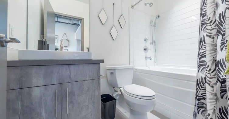 11112 101 Street NW, Edmonton, AB, T5G 2A2 - 6