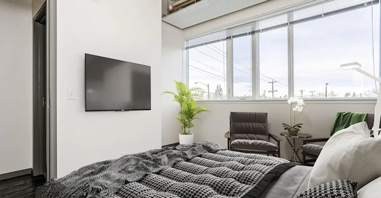 11112 101 Street NW, Edmonton, AB, T5G 2A2 - 9