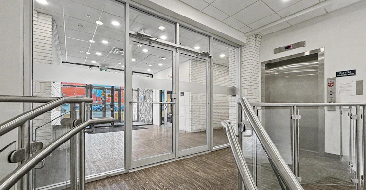 11112 101 Street NW, Edmonton, AB, T5G 2A2 - 14