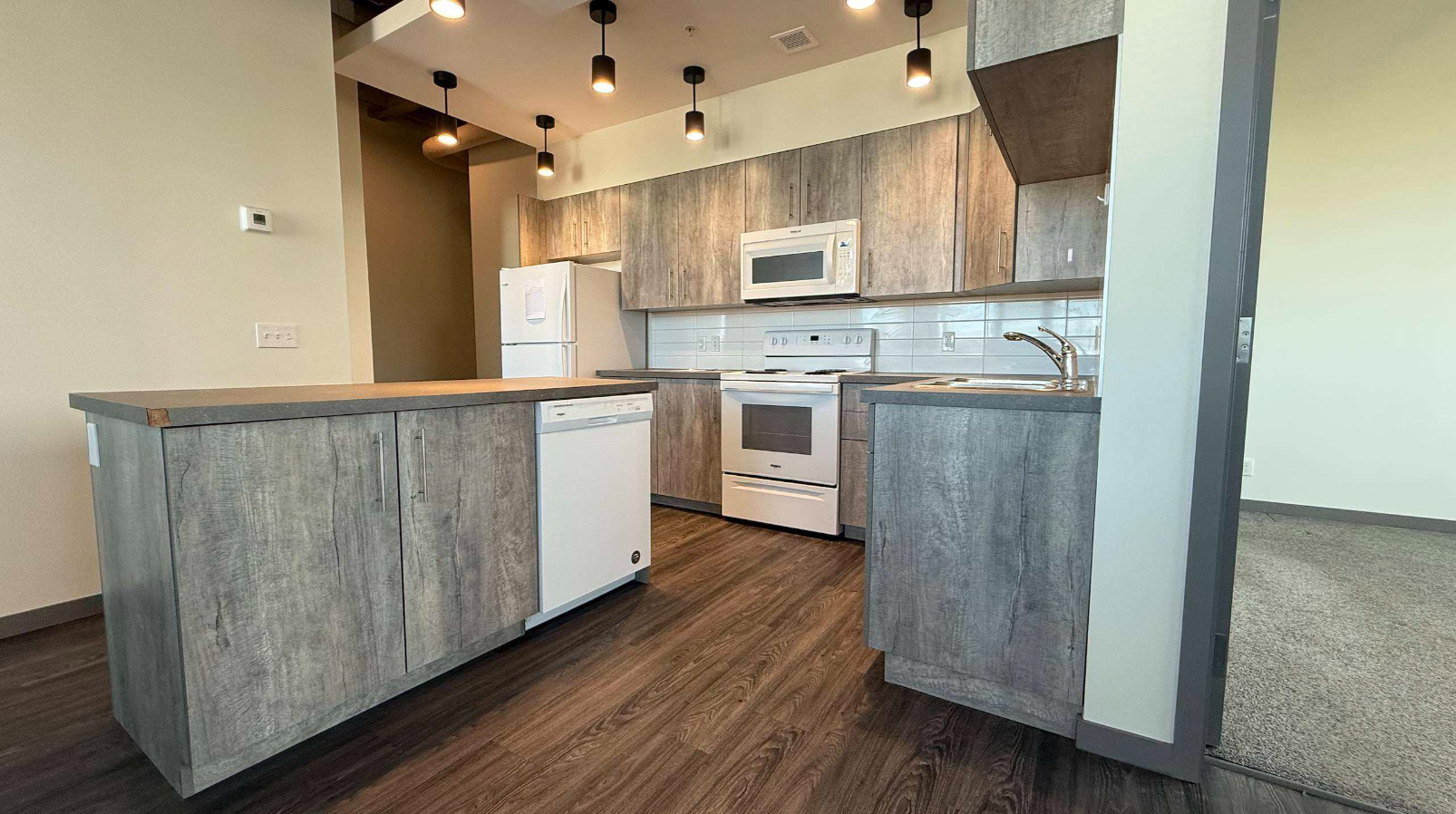 11112 101 Street NW, Edmonton, AB, T5G 2A2 - 7