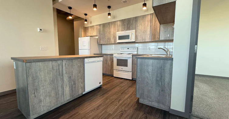11112 101 Street NW, Edmonton, AB, T5G 2A2 - 7