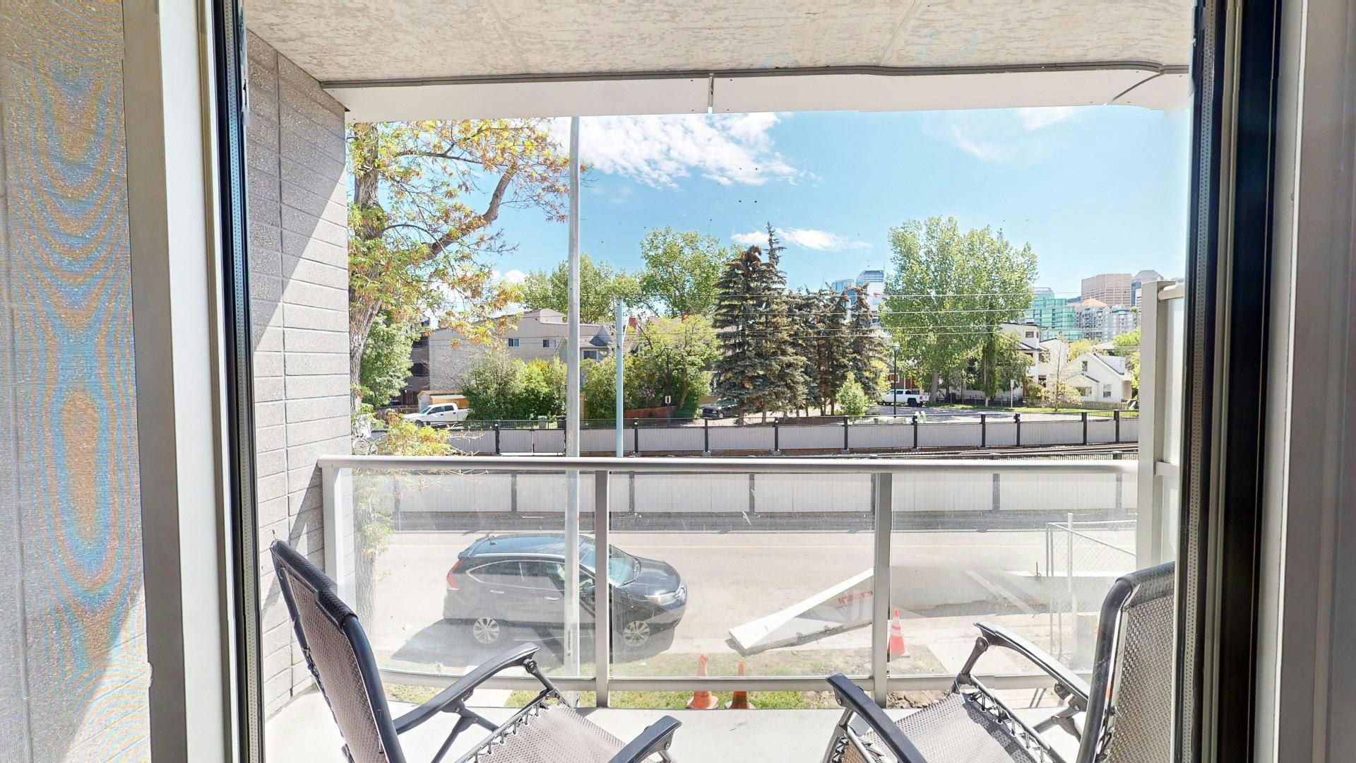 235 9a Street Northwest, Calgary, AB, T2N 4H7 - 2