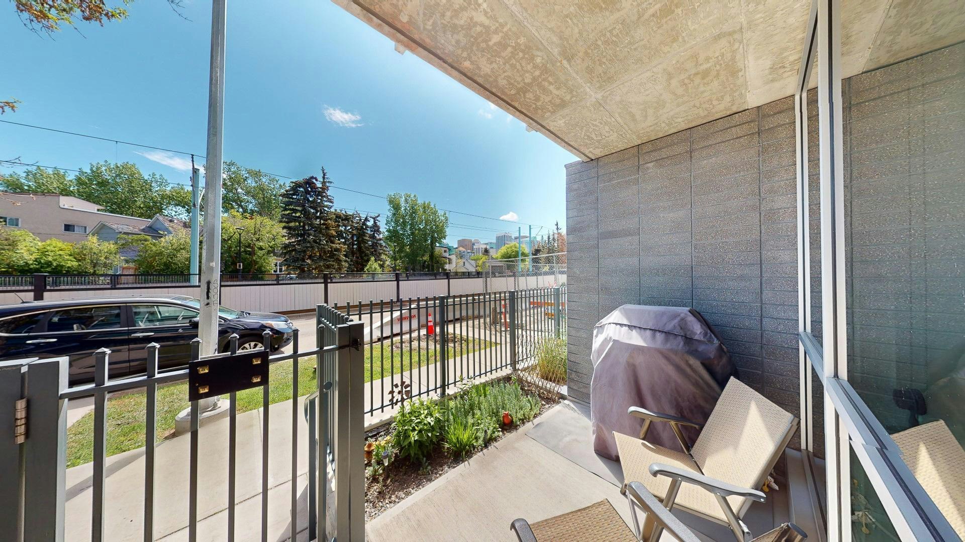 235 9a Street Northwest, Calgary, AB, T2N 4H7 - 3