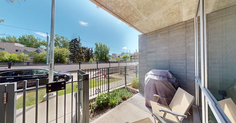 235 9a Street Northwest, Calgary, AB, T2N 4H7 - 3