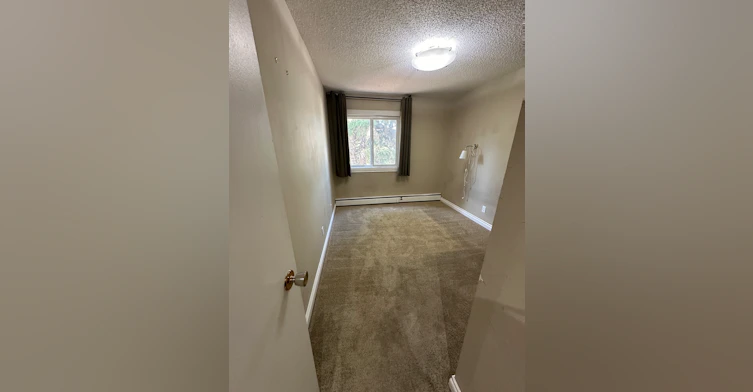 5730 Riverbend Road Nw, Edmonton, AB, T6H 4T4 - 8