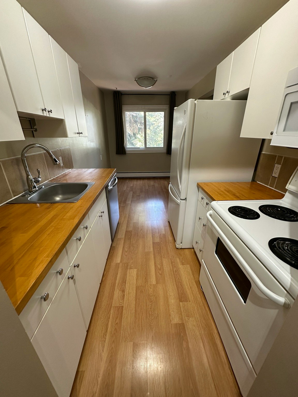 5730 Riverbend Road Nw, Edmonton, AB, T6H 4T4 - 2