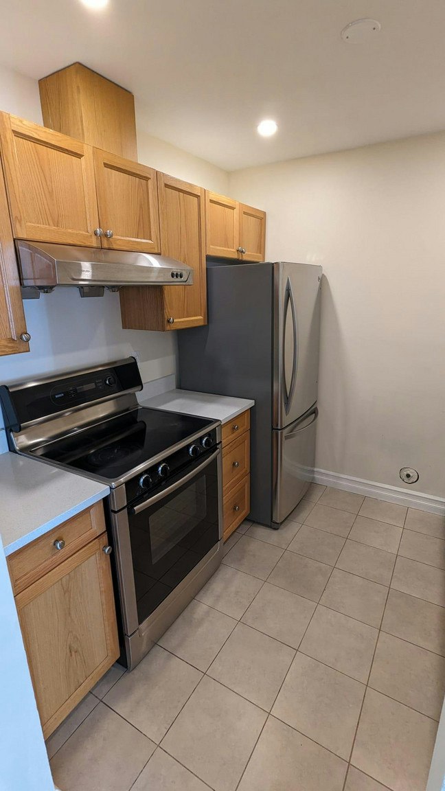 7288 Number 3 Road, Richmond, BC, V6Y 3Y1 - 2