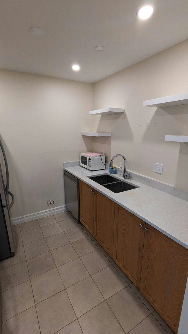 7288 Number 3 Road, Richmond, BC, V6Y 3Y1 - 3