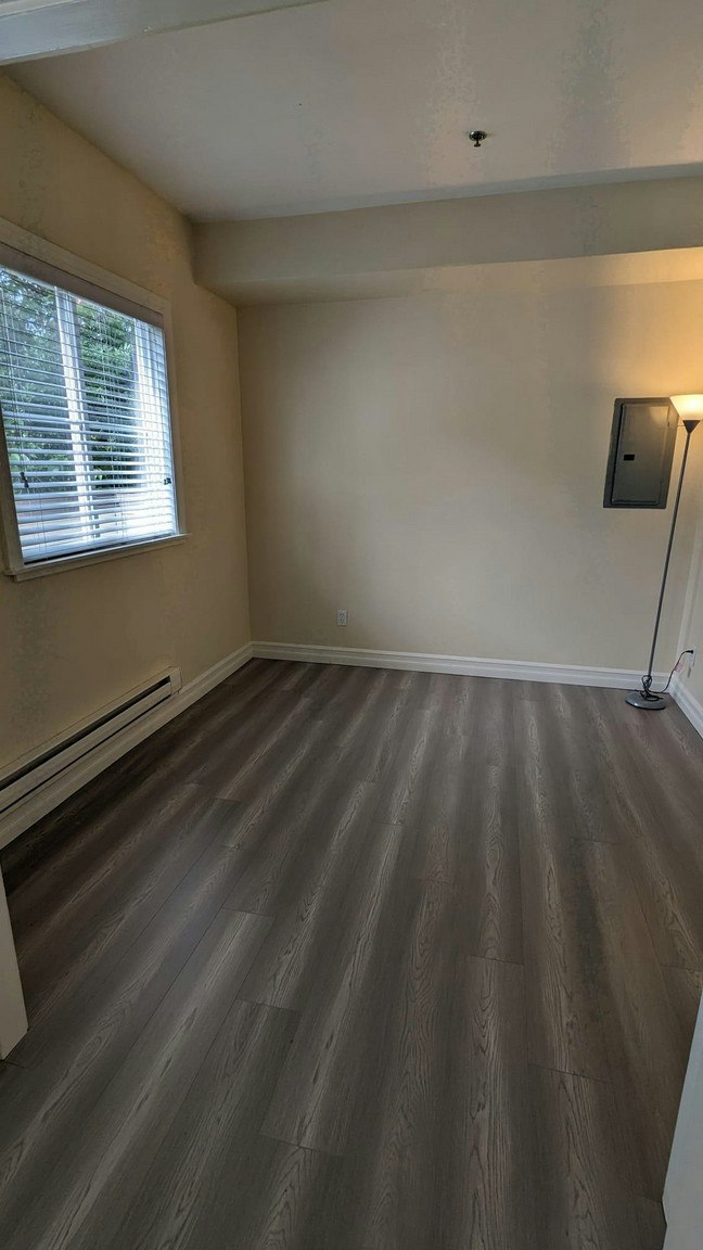 7288 Number 3 Road, Richmond, BC, V6Y 3Y1 - 4