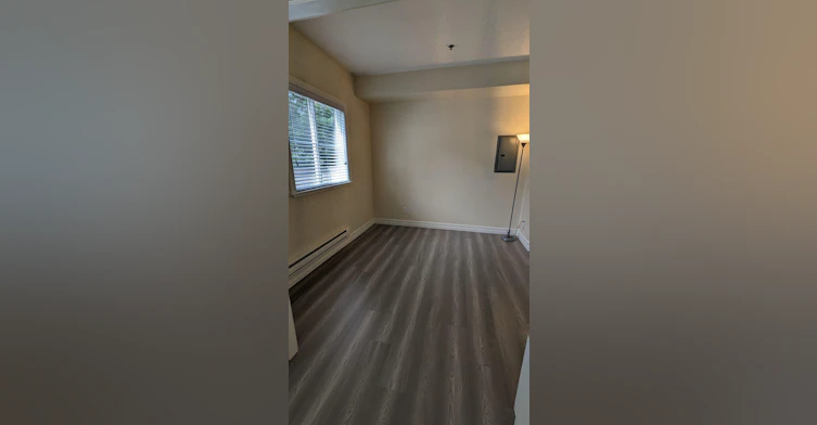 7288 Number 3 Road, Richmond, BC, V6Y 3Y1 - 4