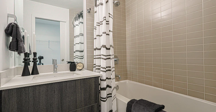 10023 104 Street Northwest, Edmonton, AB, T5J 0M4 - 16