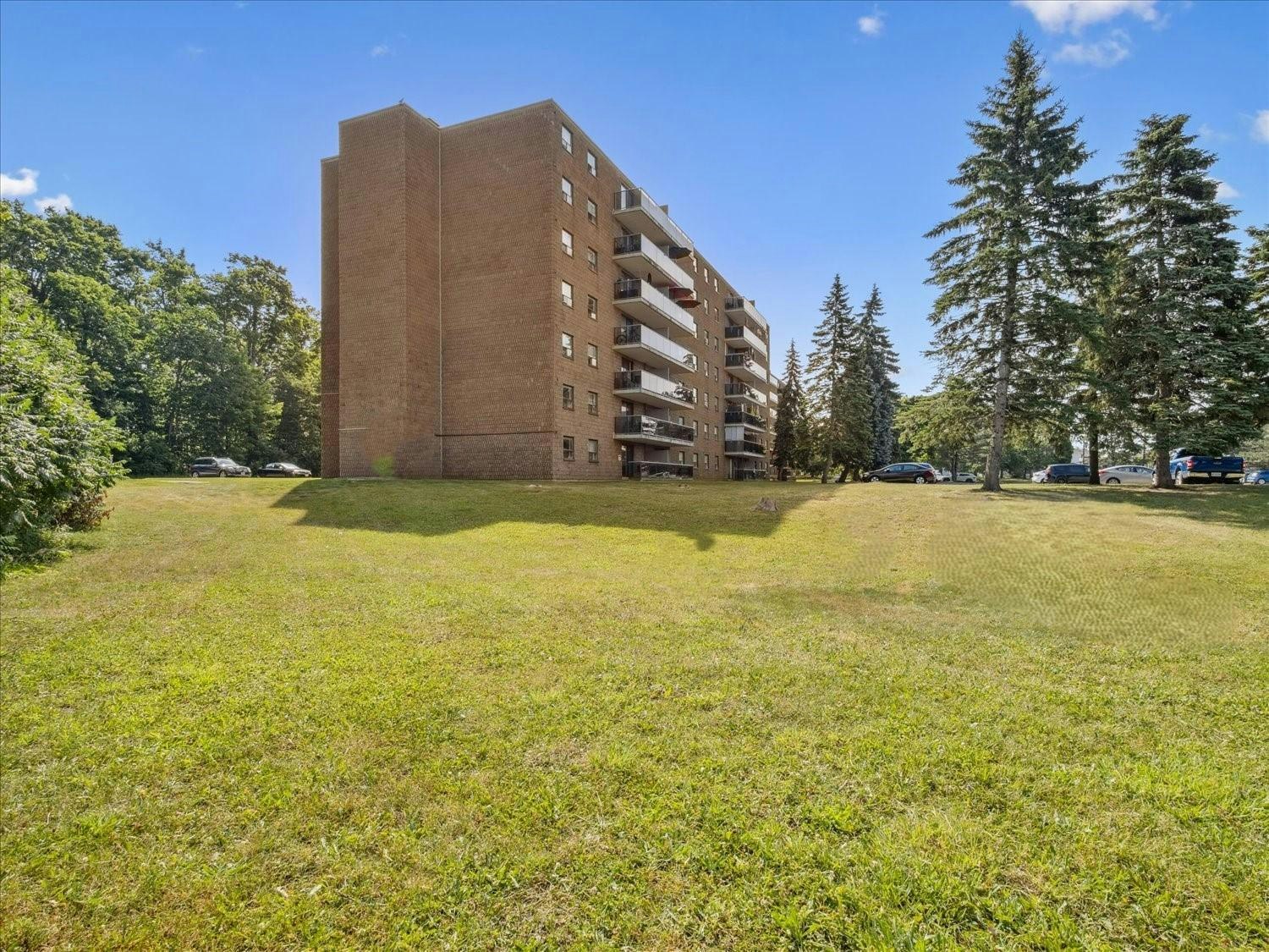 216-101 Kozlov, Barrie, ON, L4N 5L7