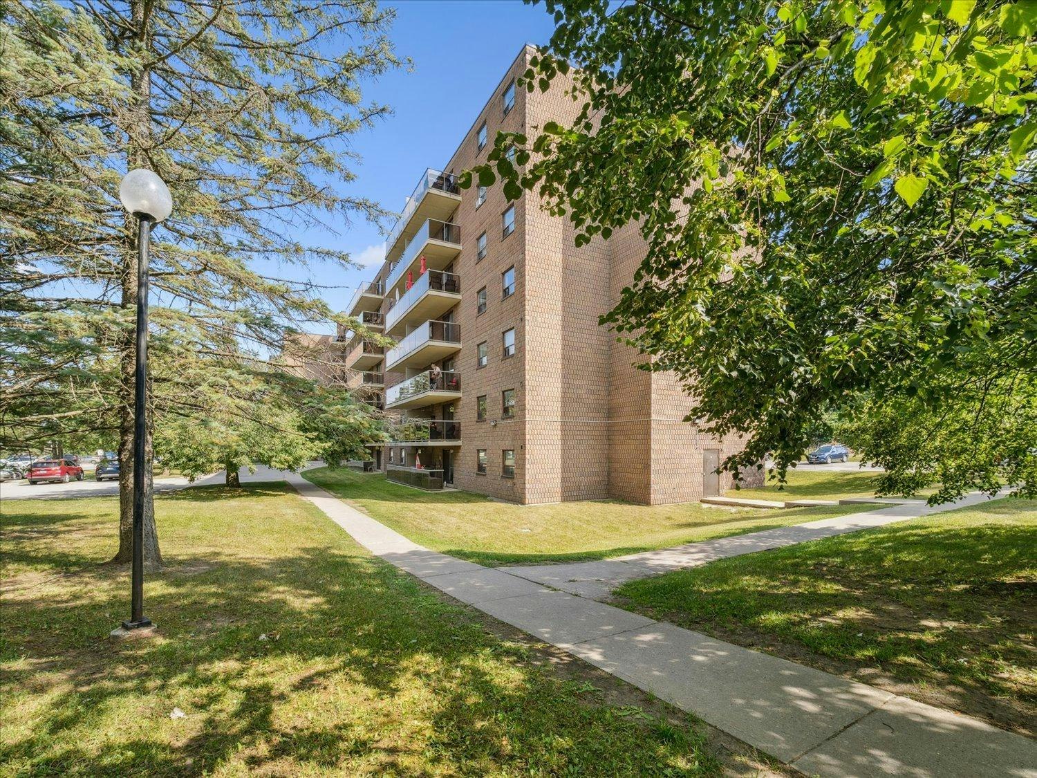 216-101 Kozlov, Barrie, ON, L4N 5L7 - 2