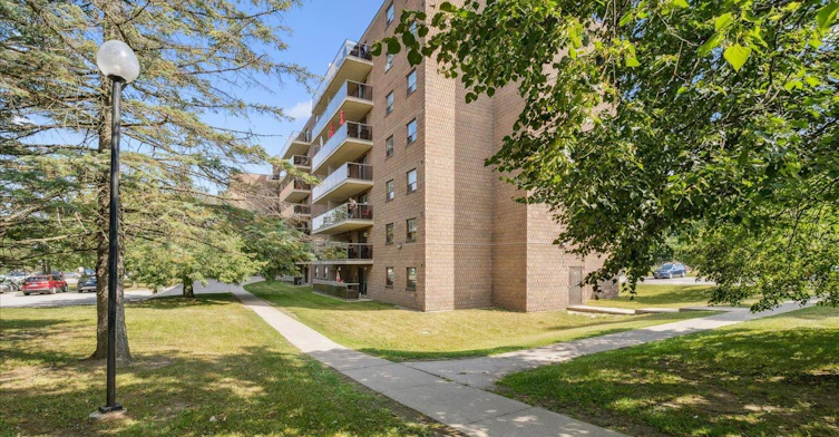 219-101 Kozlov, Barrie, ON, L4N 5L7 - 2