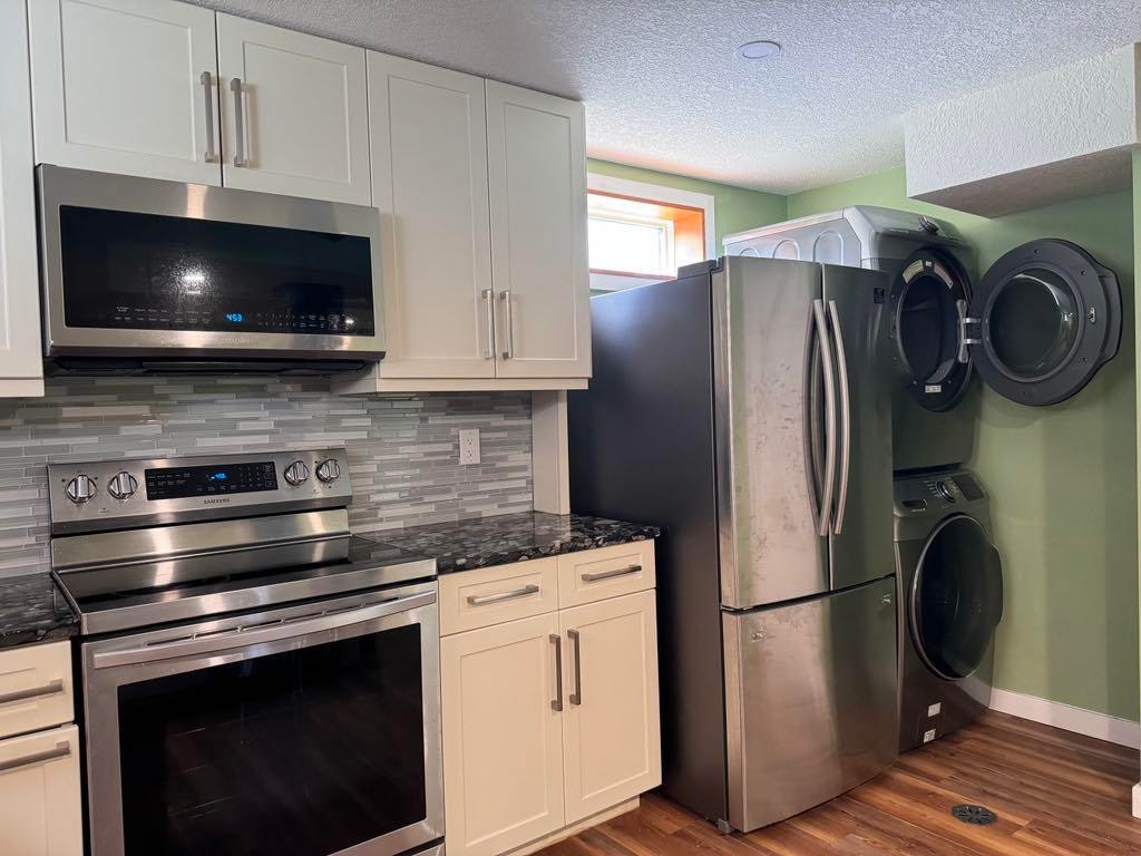 16608 100 Street, Edmonton, AB, T5X 2E4