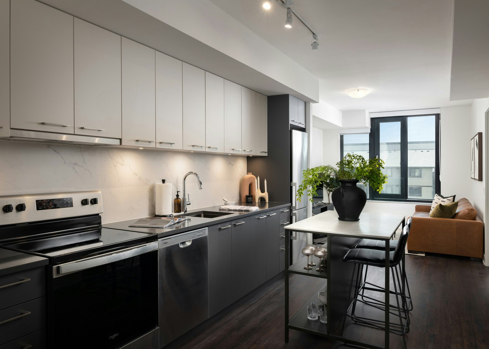 0813-6570 Glen Erin Drive, Mississauga, ON, L5N 0H4 - 2