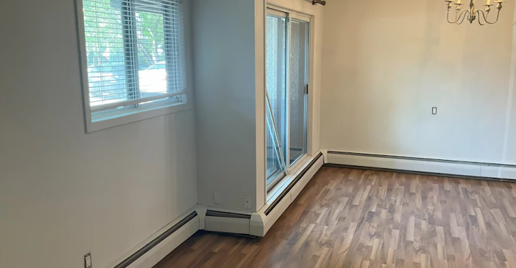 7915 112 Avenue Nw, Edmonton, AB, T5B 0E7 - 5