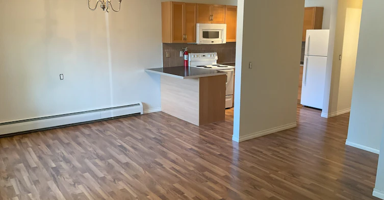 7915 112 Avenue Nw, Edmonton, AB, T5B 0E7 - 7