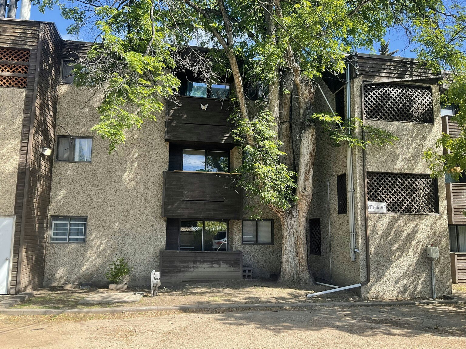 7915 112 Avenue Nw, Edmonton, AB, T5B 0E7 - 2