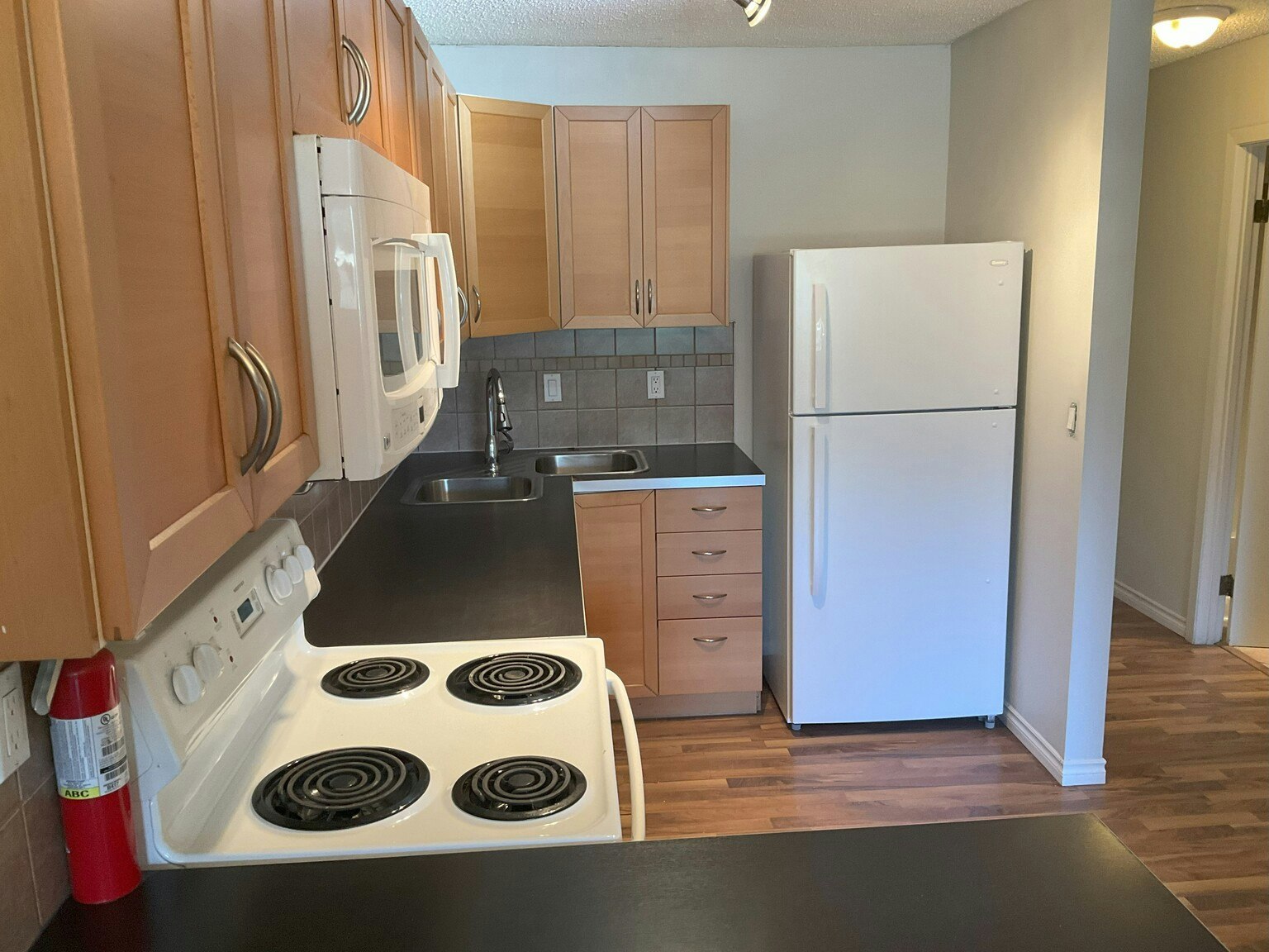 7915 112 Avenue Nw, Edmonton, AB, T5B 0E7 - 14