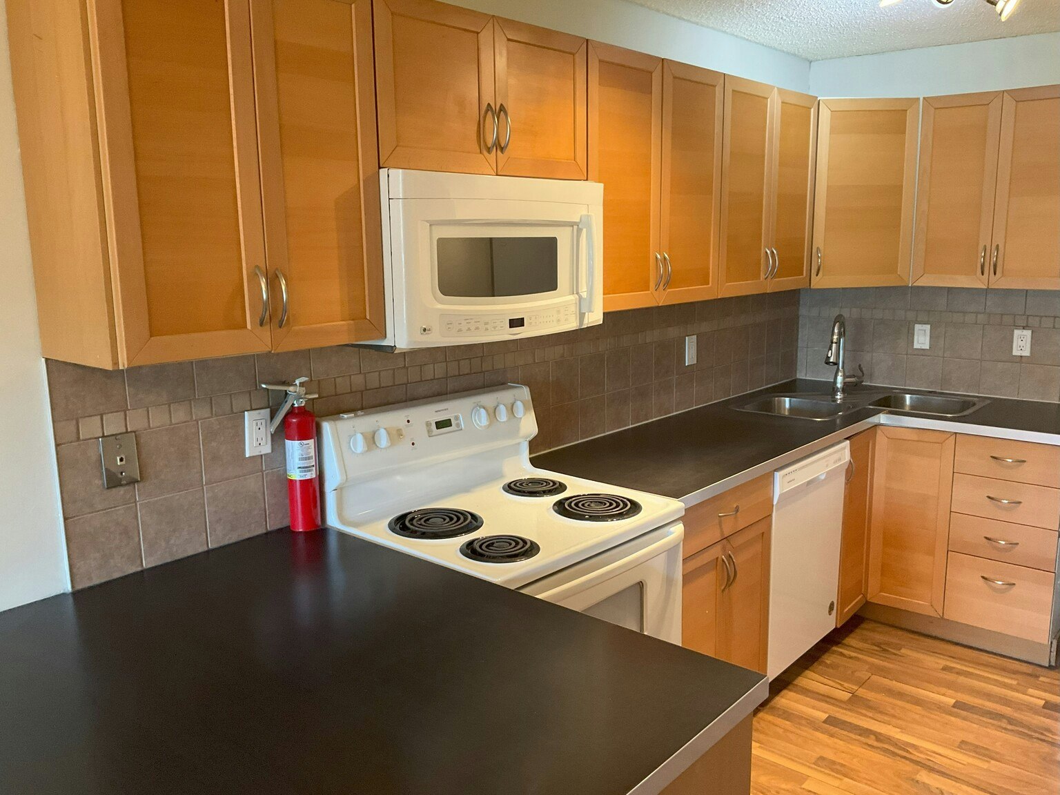 7915 112 Avenue Nw, Edmonton, AB, T5B 0E7 - 11