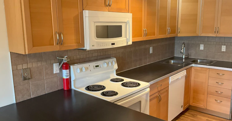 7915 112 Avenue Nw, Edmonton, AB, T5B 0E7 - 11
