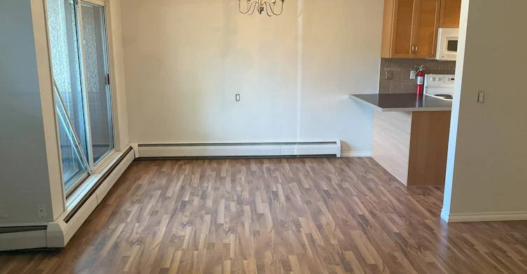 7915 112 Avenue Nw, Edmonton, AB, T5B 0E7 - 6