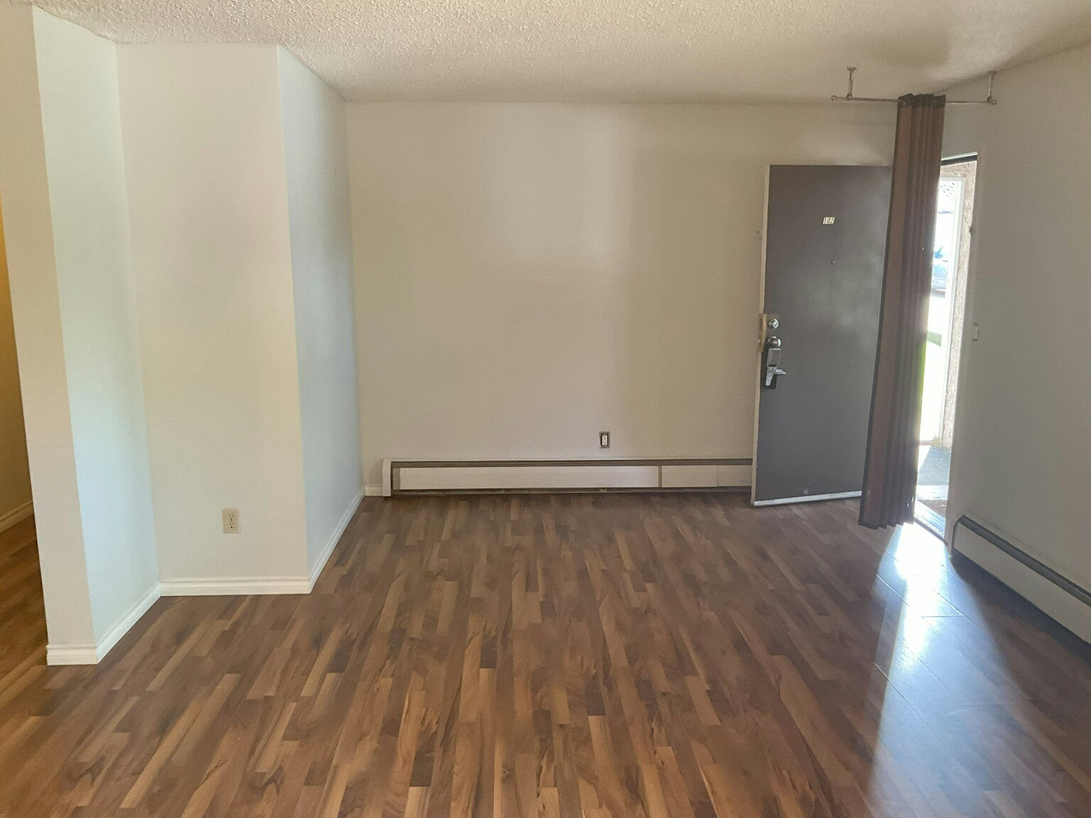 7915 112 Avenue Nw, Edmonton, AB, T5B 0E7 - 4